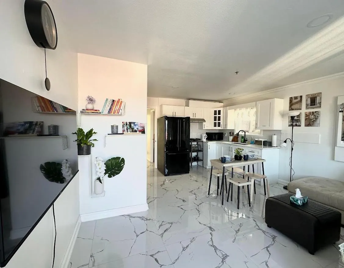 2Br 1Ba Guest Suite With King Bed - Free Parking - Renfrew Station - Central Location Vancouver Privatunterkunft