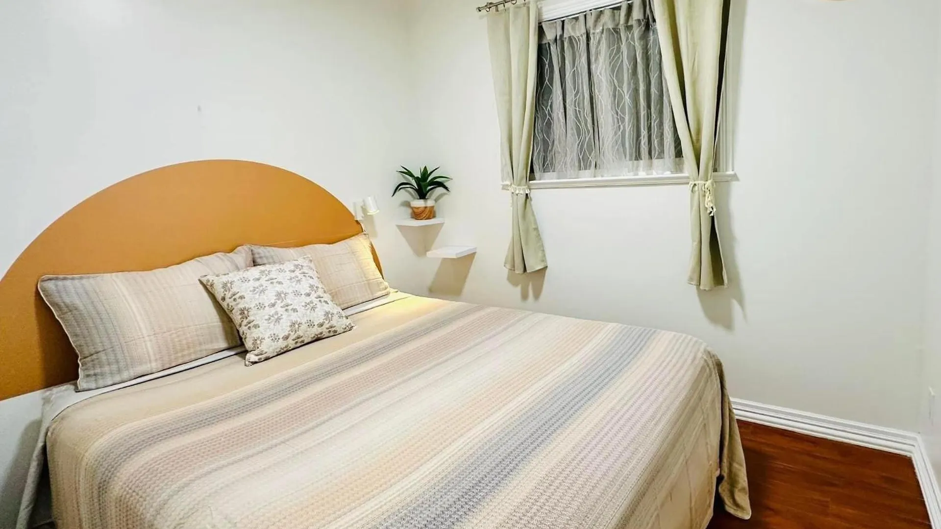 2Br 1Ba Guest Suite With King Bed - Free Parking - Renfrew Station - Central Location Vancouver