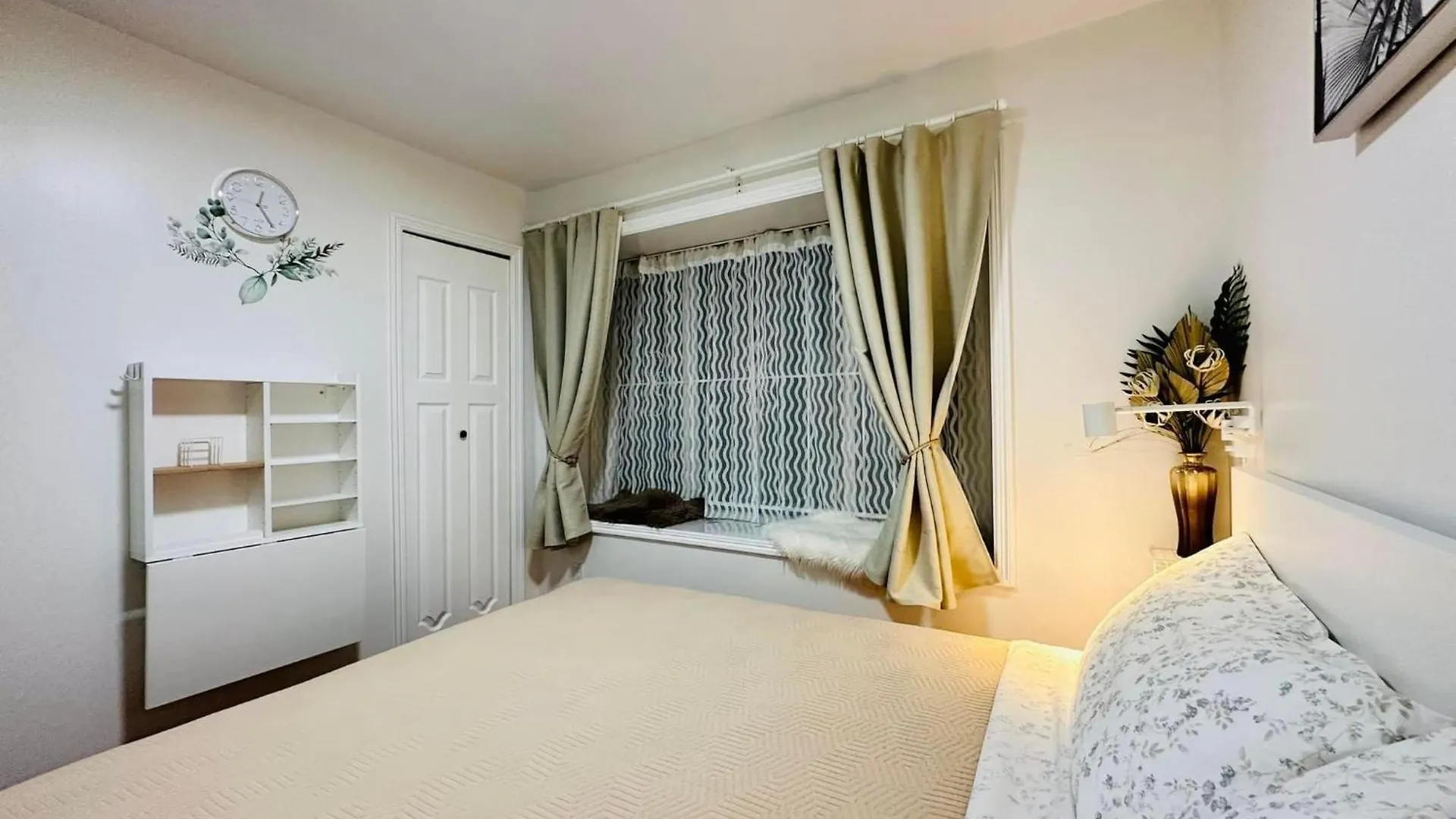 2Br 1Ba Guest Suite With King Bed - Free Parking - Renfrew Station - Central Location Vancouver Kanada
